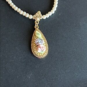 1928 Cream Faux Pearl Necklace with Floral Gold tone Pendant (3